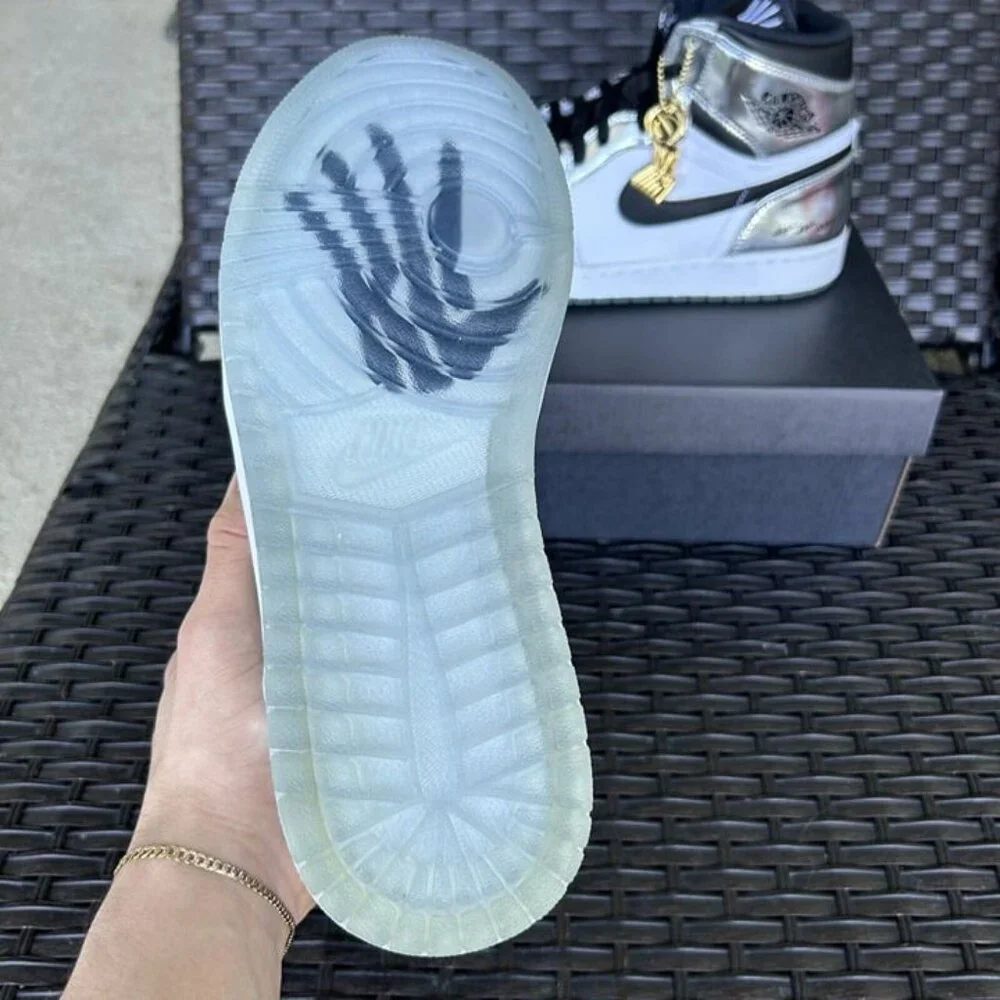 AIR JORDAN 1 RETRO HIGH PASS THE TORCH Size 10.5 - Picture 6 of 7